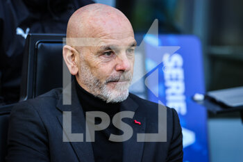 2022-02-13 - Stefano Pioli Head Coach of AC Milan looks on during the Serie A 2021/22 football match between AC Milan and UC Sampdoria at Giuseppe Meazza Stadium, Milan, Italy on February 13, 2022 - AC MILAN VS UC SAMPDORIA - ITALIAN SERIE A - SOCCER