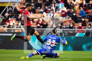 2022-02-13 - Olivier Giroud of AC Milan in action during the Serie A 2021/22 football match between AC Milan and UC Sampdoria at Giuseppe Meazza Stadium, Milan, Italy on February 13, 2022 - AC MILAN VS UC SAMPDORIA - ITALIAN SERIE A - SOCCER