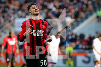2022-02-13 - Alexis Saelemaekers of AC Milan in action during the Serie A 2021/22 football match between AC Milan and UC Sampdoria at Giuseppe Meazza Stadium, Milan, Italy on February 13, 2022 - AC MILAN VS UC SAMPDORIA - ITALIAN SERIE A - SOCCER