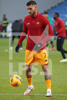 2022-02-13 - Lorenzo Pellegrini of AS ROMA in action during the Serie A match between US Sassuolo and AS Roma at Mapei Stadium-Città del Tricolore on February 13, 2022 in Reggio Emilia, Italy. - US SASSUOLO VS AS ROMA - ITALIAN SERIE A - SOCCER
