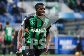 2022-02-13 - Hamed Traorè of US SASSUOLO celebrates after scoring a goal during the Serie A match between US Sassuolo and AS Roma at Mapei Stadium-Città del Tricolore on February 13, 2022 in Reggio Emilia, Italy. - US SASSUOLO VS AS ROMA - ITALIAN SERIE A - SOCCER
