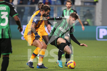 2022-02-13 - Giorgos Kyriakopoulos of US SASSUOLO competes for the ball with Sergio Oliveira of AS ROMA during the Serie A match between US Sassuolo and AS Roma at Mapei Stadium-Città del Tricolore on February 13, 2022 in Reggio Emilia, Italy. - US SASSUOLO VS AS ROMA - ITALIAN SERIE A - SOCCER