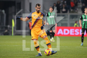 2022-02-13 - Henrikh Mkhitaryan of AS ROMA in action during the Serie A match between US Sassuolo and AS Roma at Mapei Stadium-Città del Tricolore on February 13, 2022 in Reggio Emilia, Italy. - US SASSUOLO VS AS ROMA - ITALIAN SERIE A - SOCCER
