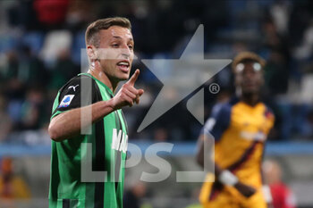 2022-02-13 - Davide Frattesi of US SASSUOLO gestures during the Serie A match between US Sassuolo and AS Roma at Mapei Stadium-Città del Tricolore on February 13, 2022 in Reggio Emilia, Italy. - US SASSUOLO VS AS ROMA - ITALIAN SERIE A - SOCCER