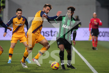 2022-02-13 - Emil Ceide of US SASSUOLO competes for the ball with Bryan Cristante of AS ROMA during the Serie A match between US Sassuolo and AS Roma at Mapei Stadium-Città del Tricolore on February 13, 2022 in Reggio Emilia, Italy. - US SASSUOLO VS AS ROMA - ITALIAN SERIE A - SOCCER