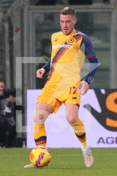 2022-02-13 - Jordan Veretout of AS ROMA in action during the Serie A match between US Sassuolo and AS Roma at Mapei Stadium-Città del Tricolore on February 13, 2022 in Reggio Emilia, Italy. - US SASSUOLO VS AS ROMA - ITALIAN SERIE A - SOCCER