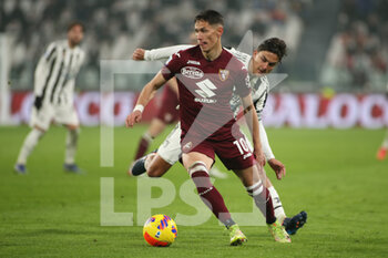 2022-02-18 - Sasa Lukic (Torino FC) vs Paulo Dybala (Juventus FC) - JUVENTUS FC VS TORINO FC - ITALIAN SERIE A - SOCCER