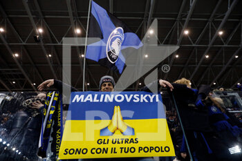 2022-02-28 - Atalanta BC show a flag in support of Ukraine  - ATALANTA BC VS UC SAMPDORIA - ITALIAN SERIE A - SOCCER