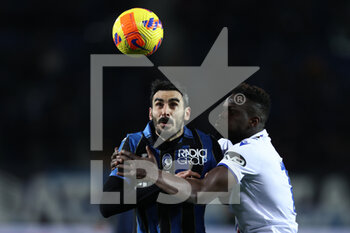 2022-02-28 - Davide Zappacosta (Atalanta BC) and Ronaldo Vieira (UC Sampdoria) battle for the ball  - ATALANTA BC VS UC SAMPDORIA - ITALIAN SERIE A - SOCCER