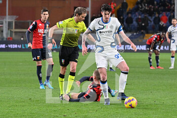2022-02-25 - The Referee of the match Daniele Chiffi to Padova - Albert Gudmundsson (Genoa) ALESSANDRO BASTONI (Inter) - GENOA CFC VS INTER - FC INTERNAZIONALE - ITALIAN SERIE A - SOCCER