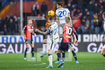 2022-02-25 - Marcelo Brozovic (Inter) - HAKAN CALHANOGLU (Inter) Filippo Melegoni  (Genoa) - GENOA CFC VS INTER - FC INTERNAZIONALE - ITALIAN SERIE A - SOCCER