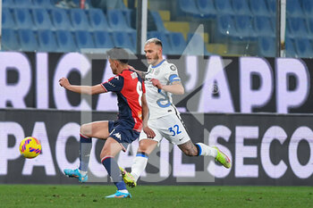 2022-02-25 - Nadiem Amiri (Genoa) FEDERICO DIMARCO (Inter) - GENOA CFC VS INTER - FC INTERNAZIONALE - ITALIAN SERIE A - SOCCER