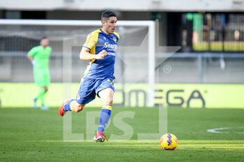 2022-02-27 - Verona's Davide Faraoni portrait in action - HELLAS VERONA FC VS VENEZIA FC - ITALIAN SERIE A - SOCCER