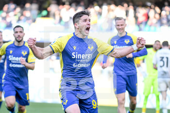 2022-02-27 - Verona's Giovanni Simeone celebrates after scoring a goal 1-0 - HELLAS VERONA FC VS VENEZIA FC - ITALIAN SERIE A - SOCCER