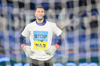 2022-02-27 - Thomas Strakosha (SS Lazio) wears a shirt with writing STOP the WAR during the Italian Football Championship League A 2021/2022 match between SS Lazio vs SSC Napoli at the Olimpic Stadium in Rome on 27 February 2022. - SS LAZIO VS SSC NAPOLI - ITALIAN SERIE A - SOCCER