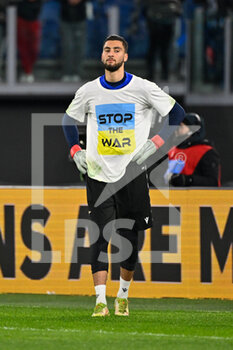 2022-02-27 - Thomas Strakosha (SS Lazio) wears a shirt with writing STOP the WAR during the Italian Football Championship League A 2021/2022 match between SS Lazio vs SSC Napoli at the Olimpic Stadium in Rome on 27 February 2022. - SS LAZIO VS SSC NAPOLI - ITALIAN SERIE A - SOCCER