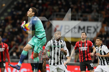 2022-02-25 - Marco Silvestri of Udinese Calcio in action during the Serie A 2021/22 football match between AC Milan and Udinese Calcio at Giuseppe Meazza Stadium, Milan, Italy on February 25, 2022 - AC MILAN VS UDINESE CALCIO - ITALIAN SERIE A - SOCCER