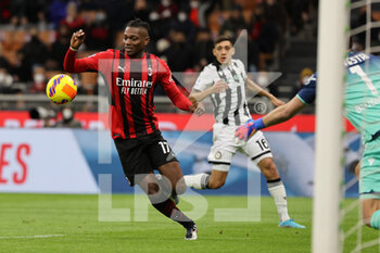 2022-02-25 - Rafael Leao of AC Milan scores a goal during the Serie A 2021/22 football match between AC Milan and Udinese Calcio at Giuseppe Meazza Stadium, Milan, Italy on February 25, 2022 - AC MILAN VS UDINESE CALCIO - ITALIAN SERIE A - SOCCER