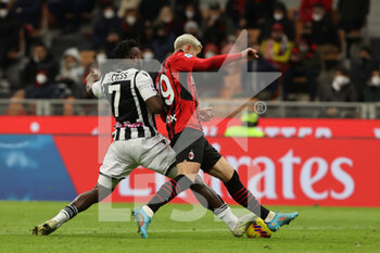 2022-02-25 - Theo Hernandez of AC Milan fights for the ball against Isaac Success of Udinese Calcio during the Serie A 2021/22 football match between AC Milan and Udinese Calcio at Giuseppe Meazza Stadium, Milan, Italy on February 25, 2022 - AC MILAN VS UDINESE CALCIO - ITALIAN SERIE A - SOCCER