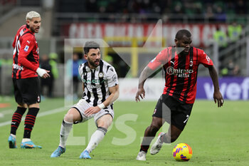 2022-02-25 - Franck Kessie of AC Milan in action during the Serie A 2021/22 football match between AC Milan and Udinese Calcio at Giuseppe Meazza Stadium, Milan, Italy on February 25, 2022 - AC MILAN VS UDINESE CALCIO - ITALIAN SERIE A - SOCCER