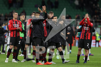 2022-02-25 - Players of AC Milan greets the fans during the Serie A 2021/22 football match between AC Milan and Udinese Calcio at Giuseppe Meazza Stadium, Milan, Italy on February 25, 2022 - AC MILAN VS UDINESE CALCIO - ITALIAN SERIE A - SOCCER