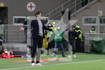 2022-02-25 - Gabriele Cioffi Head Coach of Udinese Calcio reacts during the Serie A 2021/22 football match between AC Milan and Udinese Calcio at Giuseppe Meazza Stadium, Milan, Italy on February 25, 2022 - AC MILAN VS UDINESE CALCIO - ITALIAN SERIE A - SOCCER