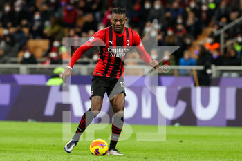 2022-02-25 - Rafael Leao of AC Milan in action during the Serie A 2021/22 football match between AC Milan and Udinese Calcio at Giuseppe Meazza Stadium, Milan, Italy on February 25, 2022 - AC MILAN VS UDINESE CALCIO - ITALIAN SERIE A - SOCCER