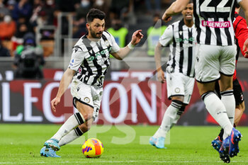 2022-02-25 - Tolgay Arslan of Udinese Calcio in action during the Serie A 2021/22 football match between AC Milan and Udinese Calcio at Giuseppe Meazza Stadium, Milan, Italy on February 25, 2022 - AC MILAN VS UDINESE CALCIO - ITALIAN SERIE A - SOCCER