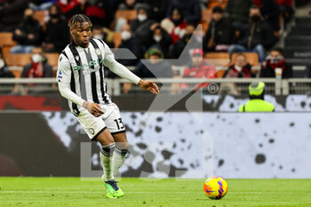 2022-02-25 - Destiny Udogie of Udinese Calcio in action during the Serie A 2021/22 football match between AC Milan and Udinese Calcio at Giuseppe Meazza Stadium, Milan, Italy on February 25, 2022 - AC MILAN VS UDINESE CALCIO - ITALIAN SERIE A - SOCCER