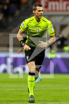 2022-02-25 - Referee Matteo Marchetti in action during the Serie A 2021/22 football match between AC Milan and Udinese Calcio at Giuseppe Meazza Stadium, Milan, Italy on February 25, 2022 - AC MILAN VS UDINESE CALCIO - ITALIAN SERIE A - SOCCER