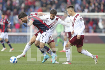 2022-03-06 - Riccardo Orsolini (Bologna) tries to keep the ball - BOLOGNA FC VS TORINO FC - ITALIAN SERIE A - SOCCER