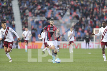 2022-03-06 - Roberto Soriano (Bologna) in action - BOLOGNA FC VS TORINO FC - ITALIAN SERIE A - SOCCER