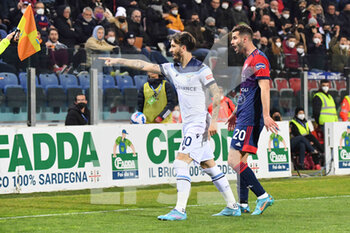 2022-03-05 - Luis Alberto of Lazio, Gaston Pereiro of Cagliari Calcio - CAGLIARI CALCIO VS SS LAZIO - ITALIAN SERIE A - SOCCER