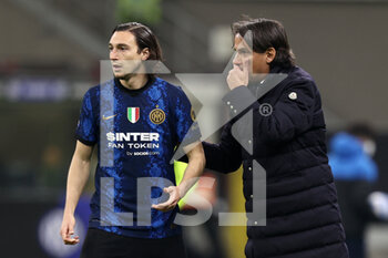 2022-03-04 - Simone Inzaghi (FC Internazionale) speaks to Matteo Darmian (FC Internazionale) - INTER - FC INTERNAZIONALE VS US SALERNITANA - ITALIAN SERIE A - SOCCER