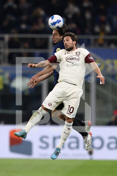 2022-03-04 - Simone Verdi (US Salernitana 1919) and Matteo Darmian (FC Internazionale) battle for the ball  - INTER - FC INTERNAZIONALE VS US SALERNITANA - ITALIAN SERIE A - SOCCER