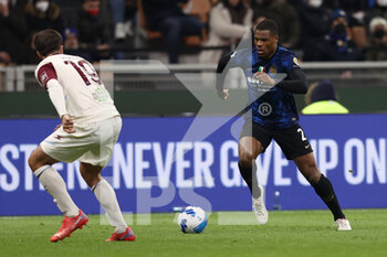 2022-03-04 - Denzel Dumfries (FC Internazionale) in action - INTER - FC INTERNAZIONALE VS US SALERNITANA - ITALIAN SERIE A - SOCCER