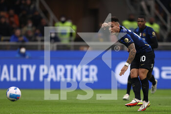 2022-03-04 - Lautaro Martinez (FC Internazionale) scores his side's first goal of the match - INTER - FC INTERNAZIONALE VS US SALERNITANA - ITALIAN SERIE A - SOCCER