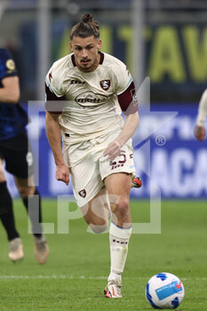 2022-03-04 - Radu Dragusin (US Salernitana 1919) in action - INTER - FC INTERNAZIONALE VS US SALERNITANA - ITALIAN SERIE A - SOCCER