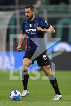 2022-03-04 - Stefan De Vrij (FC Internazionale) in action - INTER - FC INTERNAZIONALE VS US SALERNITANA - ITALIAN SERIE A - SOCCER