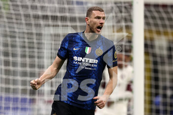 2022-03-04 - Edin Dzeko (FC Internazionale) celebrates after scoring his side's fifth goal of the match - INTER - FC INTERNAZIONALE VS US SALERNITANA - ITALIAN SERIE A - SOCCER