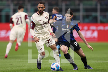 2022-03-04 - Grigoris Kastanos (US Salernitana 1919) and Alessandro Bastoni (FC Internazionale) battle for the ball  - INTER - FC INTERNAZIONALE VS US SALERNITANA - ITALIAN SERIE A - SOCCER