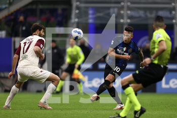 2022-03-04 - Lautaro Martinez (FC Internazionale) shoots the ball - INTER - FC INTERNAZIONALE VS US SALERNITANA - ITALIAN SERIE A - SOCCER