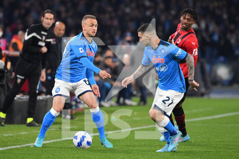 2022-03-06 - Napoli's midfielder Stanislav Lobotka and Napoli's forward Matteo Politano in action  - SSC NAPOLI VS AC MILAN - ITALIAN SERIE A - SOCCER