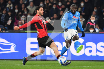 2022-03-06 - Milan's defender Davide Calabria challenge for the ball with Napoli's defender Kalidou Koulibaly  - SSC NAPOLI VS AC MILAN - ITALIAN SERIE A - SOCCER