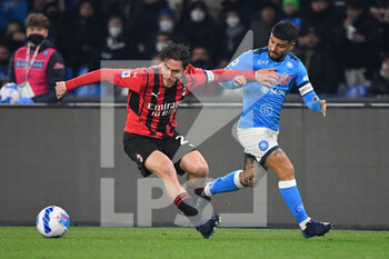 2022-03-06 - Milan's defender Davide Calabria vies for the ball with Napoli's forward Lorenzo Insigne  - SSC NAPOLI VS AC MILAN - ITALIAN SERIE A - SOCCER
