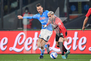 2022-03-06 - Milan's defender Theo Hernandez compete for the ball with Napoli's midfielder Fabian Ruiz  - SSC NAPOLI VS AC MILAN - ITALIAN SERIE A - SOCCER