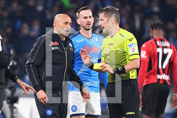 2022-03-06 - Napoli's head coach Luciano Spalletti argue with referee Daniele Orsato - SSC NAPOLI VS AC MILAN - ITALIAN SERIE A - SOCCER
