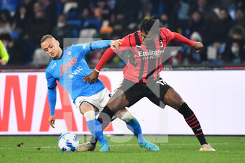 2022-03-06 - Napoli's midfielder Stanislav Lobotka compete for the ball with Milan's forward Rafael Leao  - SSC NAPOLI VS AC MILAN - ITALIAN SERIE A - SOCCER