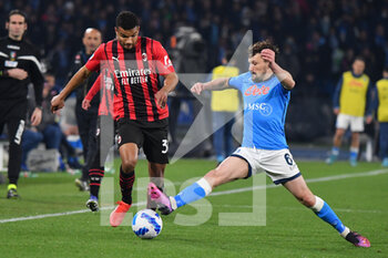 2022-03-06 - Napoli's defender Mario Rui in action against Milan’s forward Junior Messias  - SSC NAPOLI VS AC MILAN - ITALIAN SERIE A - SOCCER