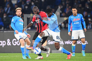2022-03-06 - Milan's midfielder Frank Kessie compete for the ball with Napoli's midfielder Andre Anguissa  - SSC NAPOLI VS AC MILAN - ITALIAN SERIE A - SOCCER